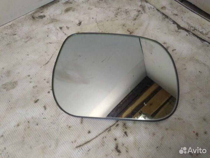Зеркальный элемент правый Toyota RAV4