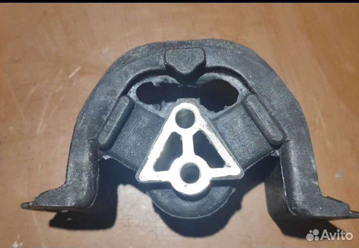 Опора двигателя gm 90250437