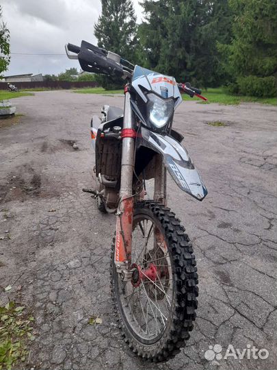 Кроссовый мотоцикл