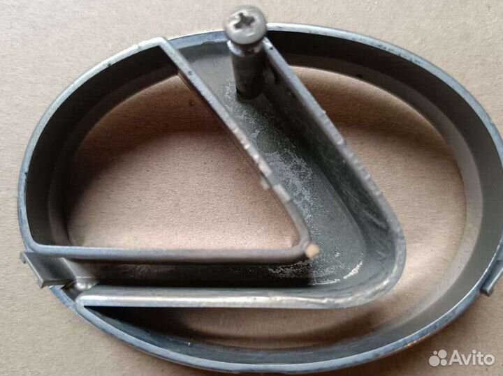 Эмблема lexus