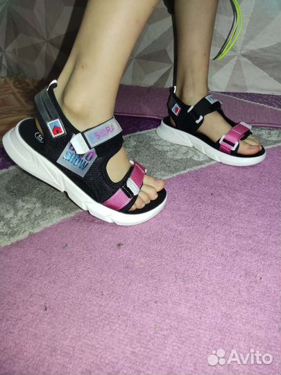 Сандали для девочки новые