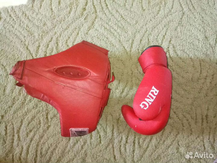 Перчатки и шлем