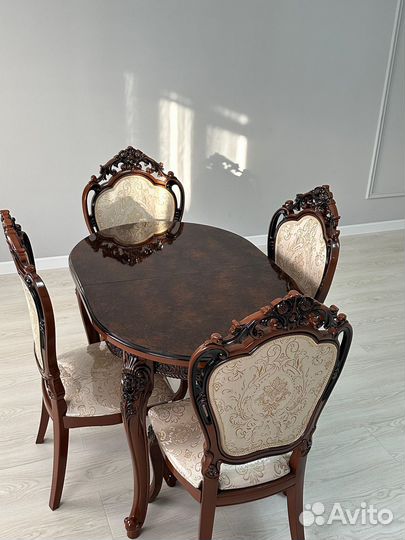 Стол и стулья