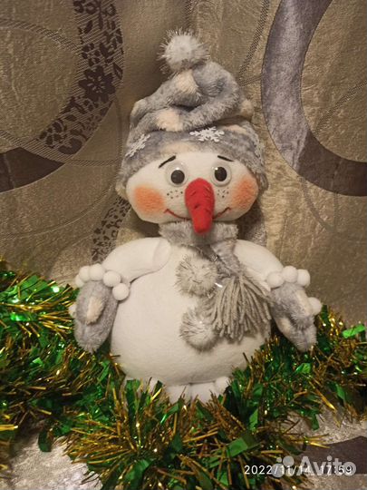 Снеговик под елку