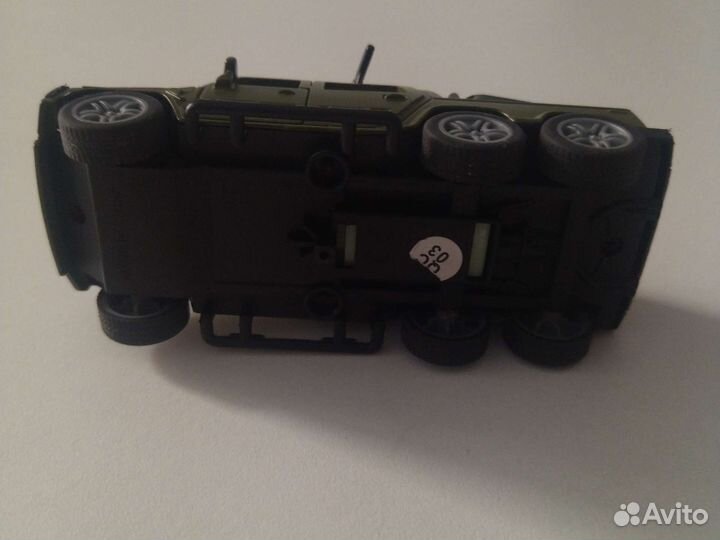 Игрушечная военная машинка 