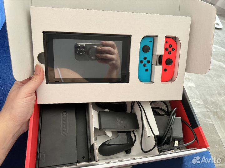 Игровая консоль Nintendo Switch красный, синий