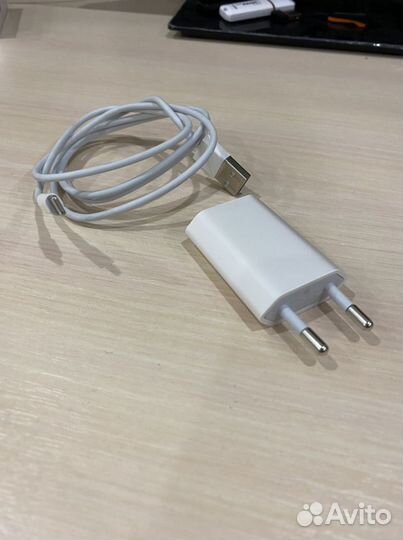 Оригинальный кабель на iPhone