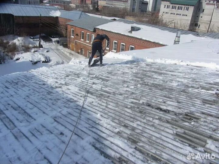 Уборка снега с крыши Чистка снега