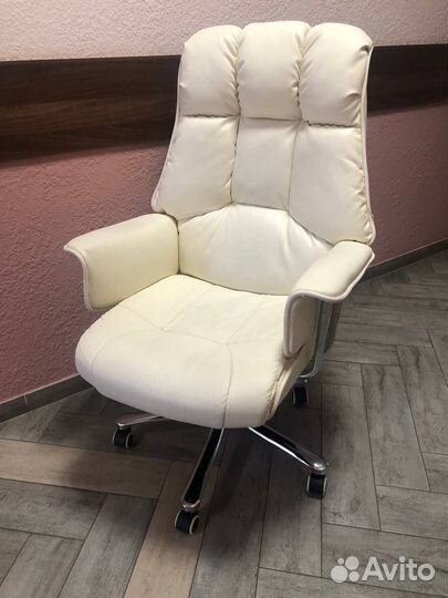 Офисное кресло