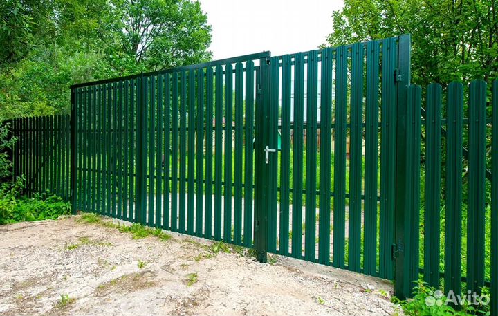 Забор из евроштакетника профессионально качественн