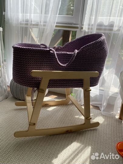 Люлька вязаная с деревянной подставкой-качалкой