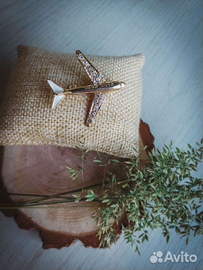 Брошь самолёт