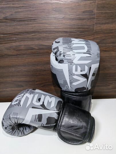 Боксёрские перчатки venum Elite 10 oz