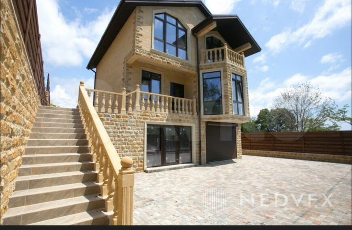 Дом 220 м² на участке 4,5 сот.