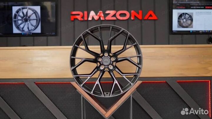 Кованый диск RZ forged в стиле Genesis R22 5X114.3
