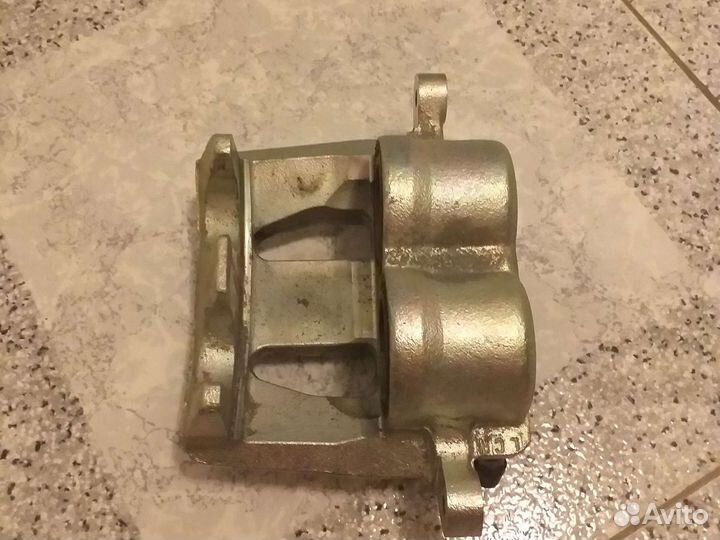 Суппорт правый Форд Транзит с 2000 по 2006