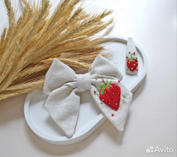 Банты с вышивкой,заколки с вышивкой ручной работы