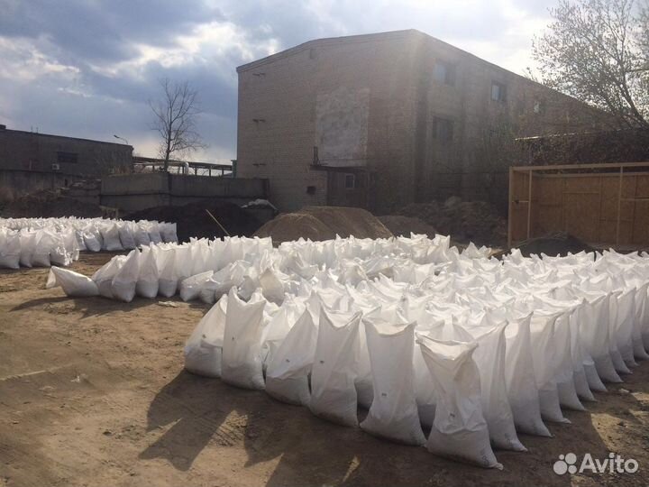 Чернозем и перегной конский в мешках