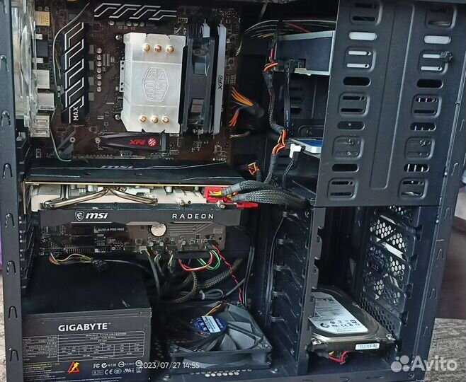 Игровой компьютер с монитором клавиатура и мышь