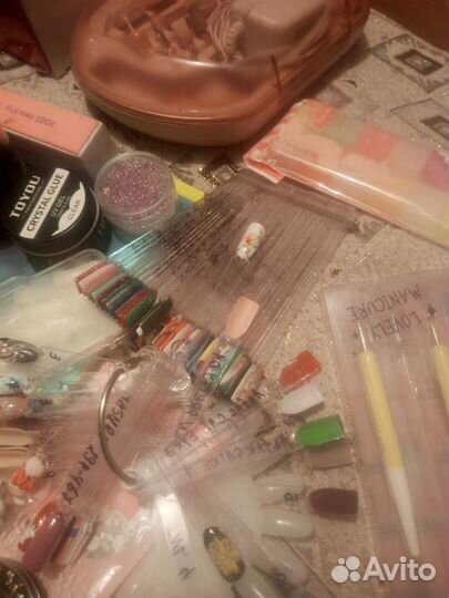 Продаю набор для маникюра наращивание ногтей