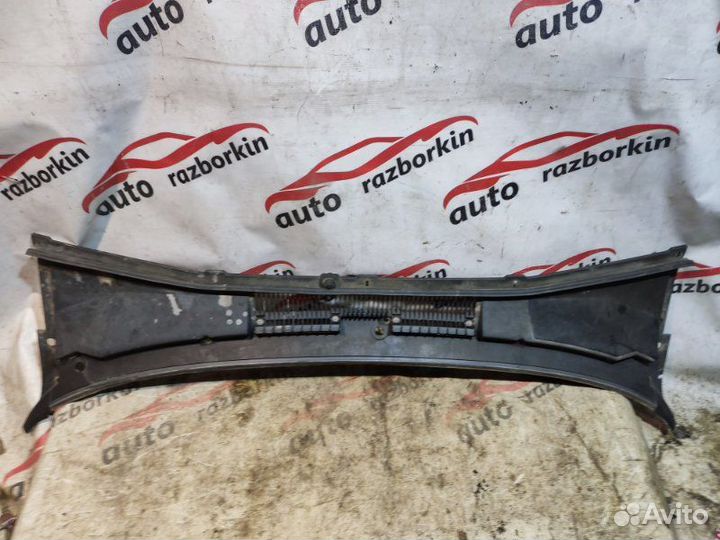 Решетка под лобовое стекло передняя Chevrolet Niva