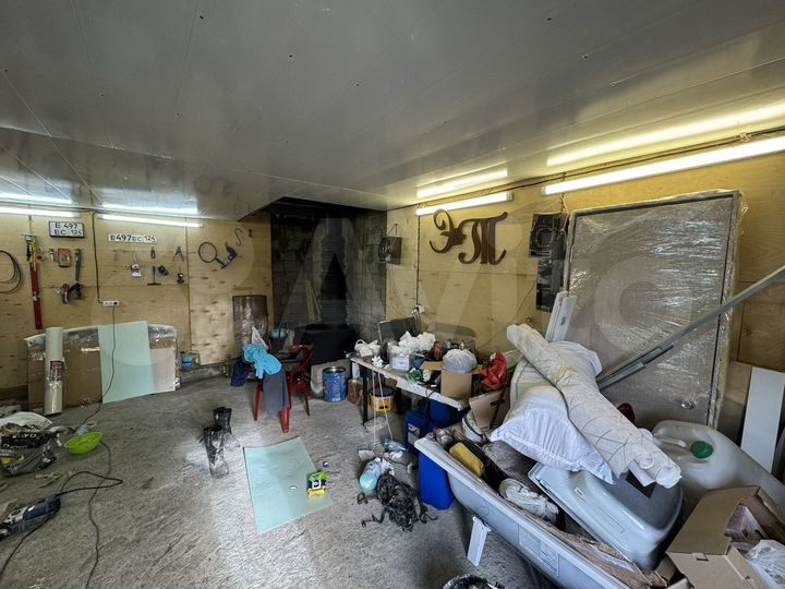 Гараж, > 30 м²