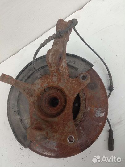 Поворотный кулак левый Renault duster