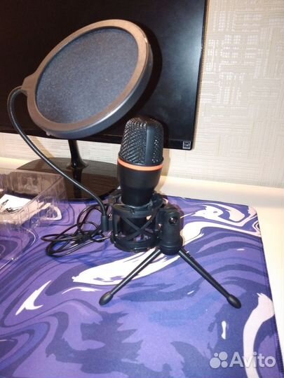 Студийный микрофон