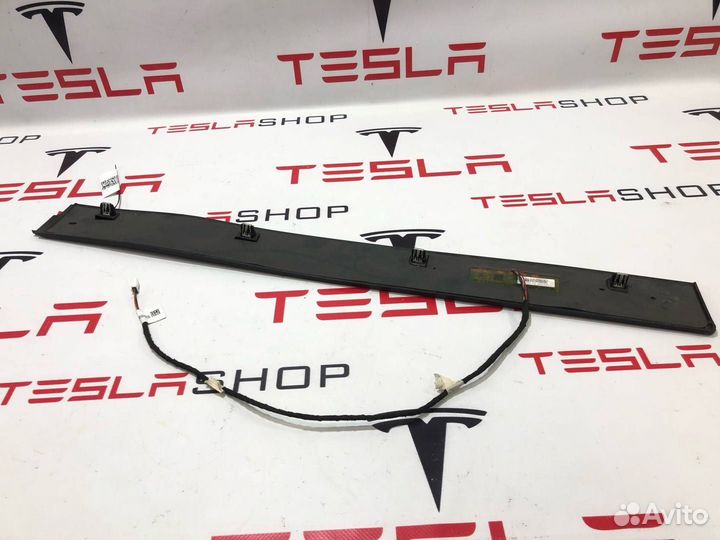 Накладка двери задней левой Tesla Model X 2019