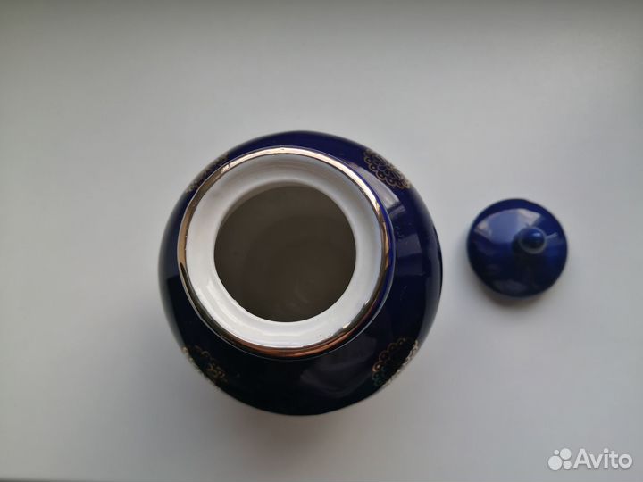 Сахарница с чашками