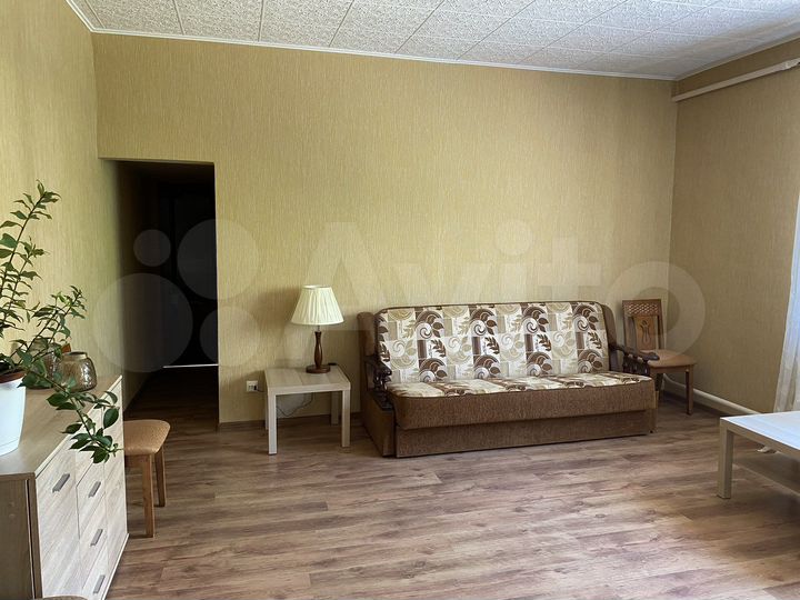 2-к. квартира, 50 м², 3/3 эт.
