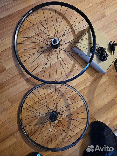 Много запчастей для велосипеда