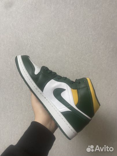 Jordan 1 mid 