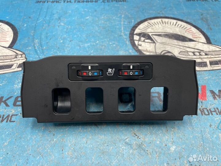 Кнопка обогрева сидений Lexus Gs430 UZS190 3UZ-FE