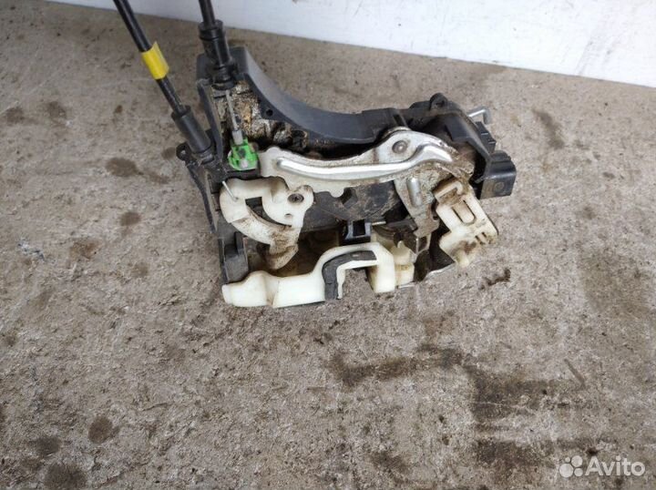 Замок двери задний левый Mitsubishi Lancer CY