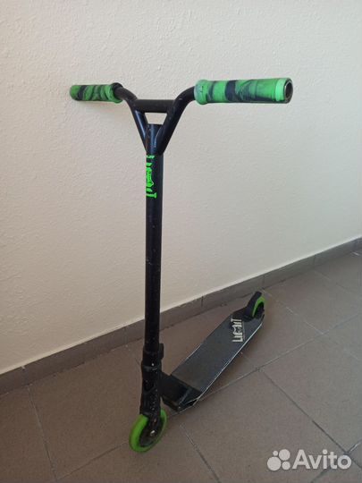 Трюковой самокат Limit PRO