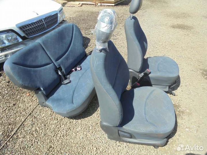 Сидения комплект Toyota Vitz SCP10 1SZ-FE 2003/11