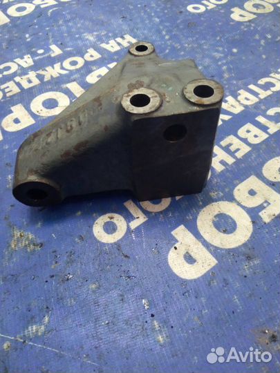 Кронштейн опоры двигателя. Iveco Daily