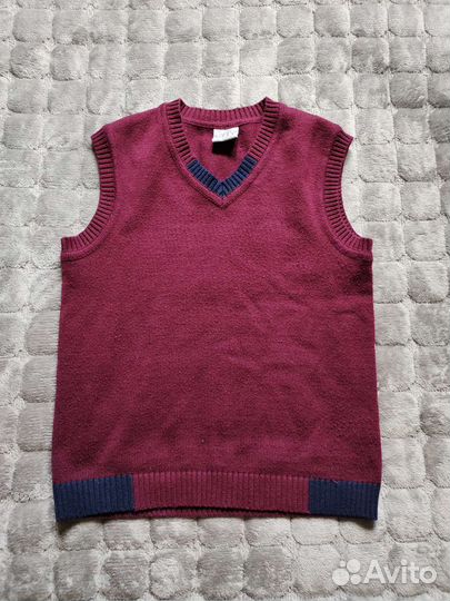 Школьная бордовая жилетка
