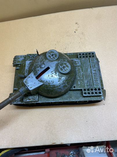 Советская игрушка танк