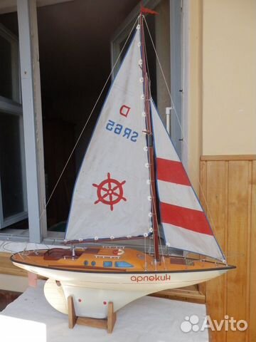 Модель яхты класса 