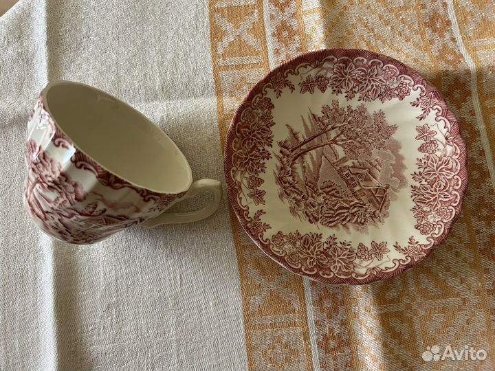 Чашка с блюдцем и сливочник, фарфор, Англия