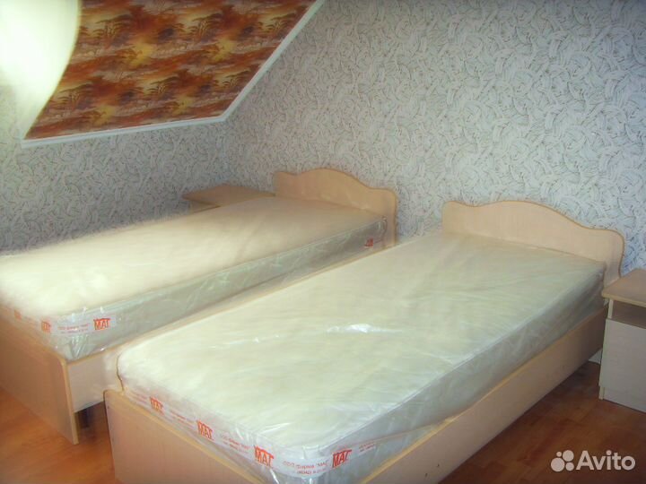 Кровать с матрасом