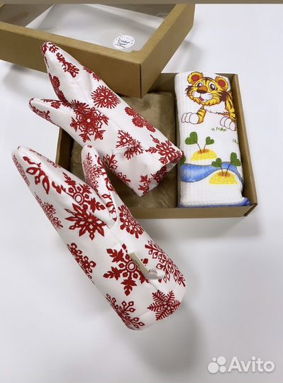 Прихватки и полотенце