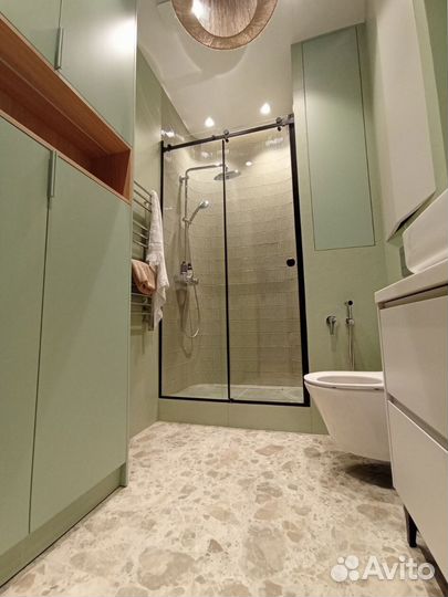 Стеклянная душевая кабина