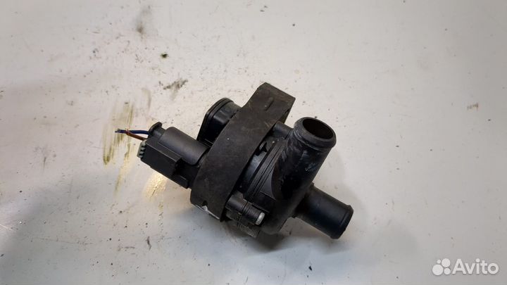 Насос водяной Mercedes R W251 2005, 2009