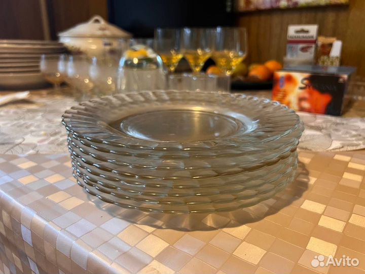 Тарелки стекляные прозрачные