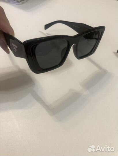 Солнечные очки prada