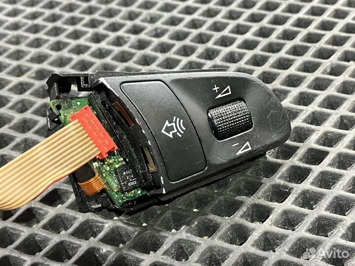 Кнопки управления на руле Audi A8 D3/4E 2003