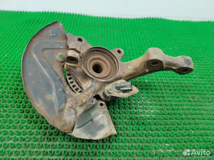 Кулак поворотный передний правый Volkswagen Golf 3